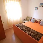 With Parking Space Njivice, Krk - 21773 Daire