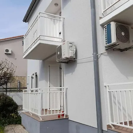 Apartman With Parking Space Njivice, Krk - 21773