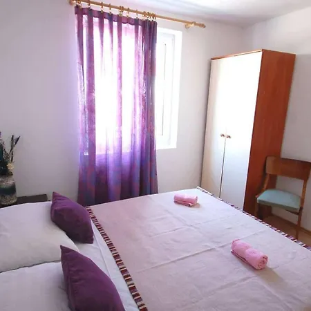 Apartman With Parking Space Njivice, Krk - 21773 *