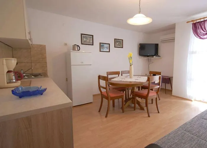 With Parking Space Njivice, Krk - 21773 דירה נייביצה