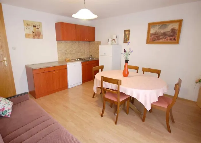 Apartmán With Parking Space Njivice, Krk - 21773 *