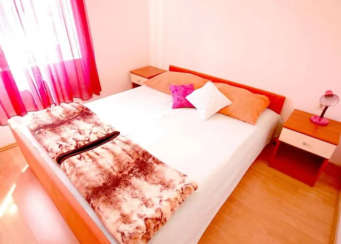 With Parking Space Njivice, Krk - 21773 דירה *