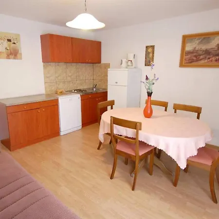 Apartman With Parking Space Njivice, Krk - 21773 *